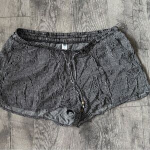 Old Navy Black and White Striped Women's Shorts